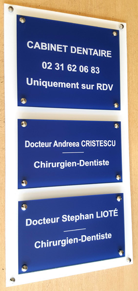 Support blanc avec plaques transparentes